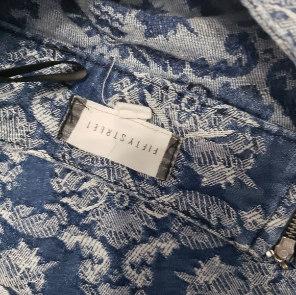 Fifty Street Skirt - Picture 5 of 5